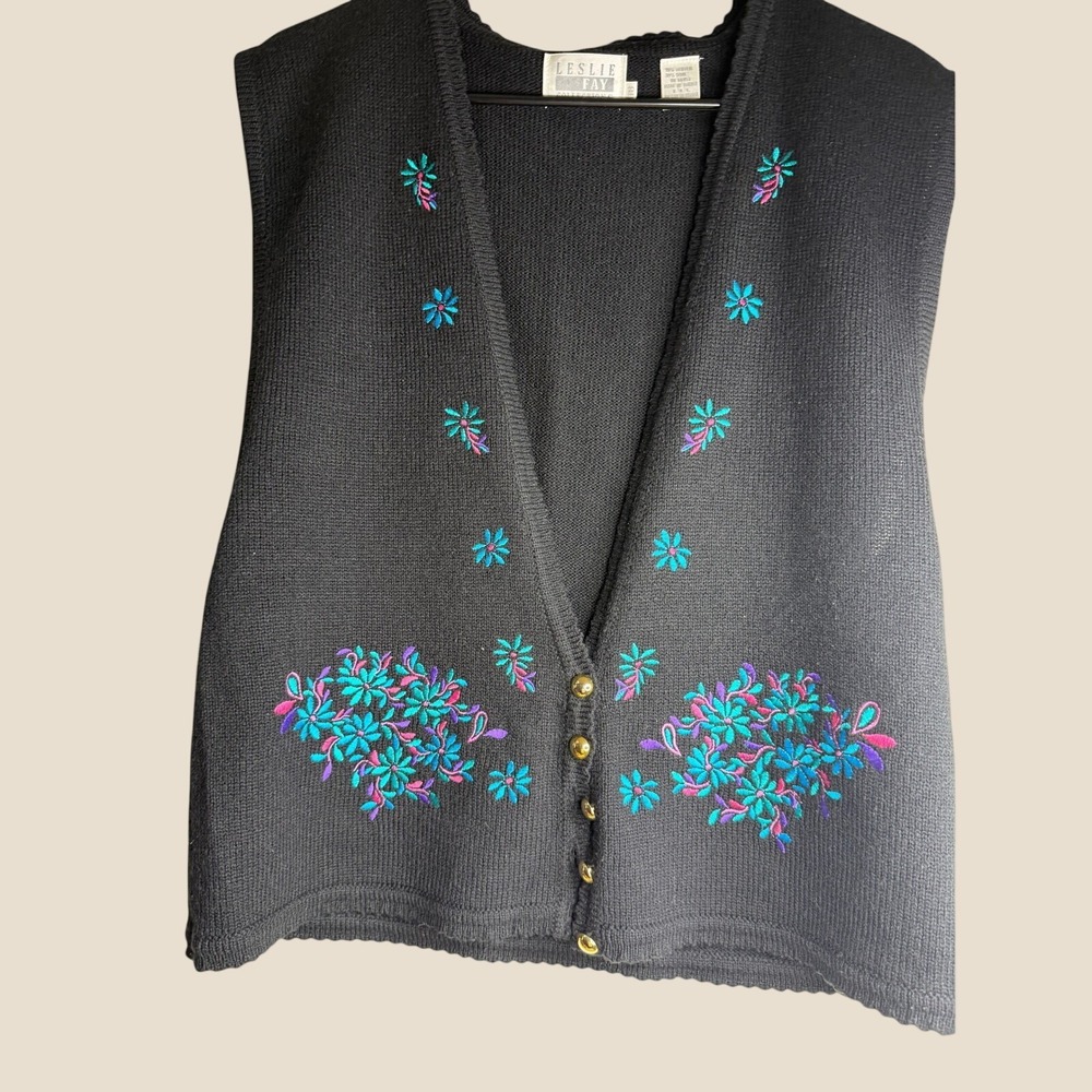 Leslie Fay Vintage Black Knit Floral Embroidered Sweater Vest Gold Buttons L